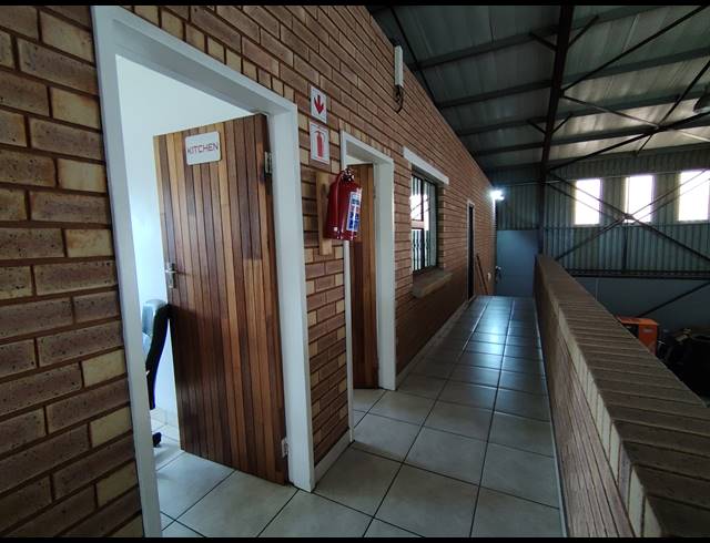 1,078M² WAREHOUSE TO LET IN AIRPORT PARK